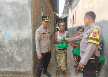 Polres Serang bagikan Paket Sembako pada warga kurang mampu
