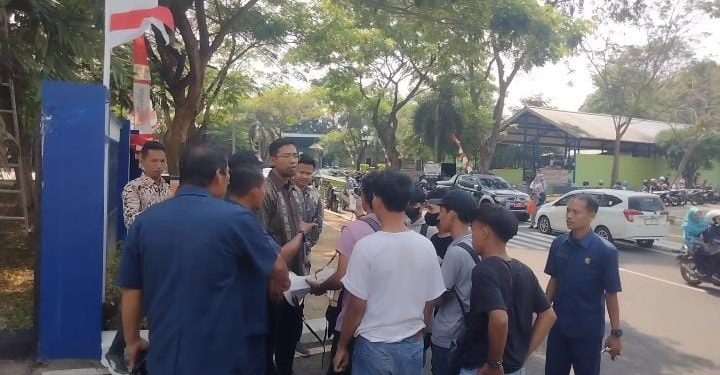 Sikapi masalah Proyek Irigasi Cibinuangeun, Mahasiswa Aksi di PUPR Banten