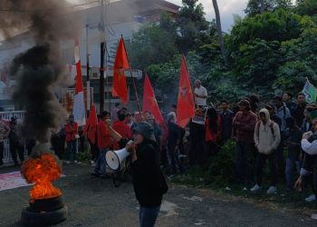 Dinilai Tak Becus Jaga Dokumen C Hasil, LMND Demo KPU Banten