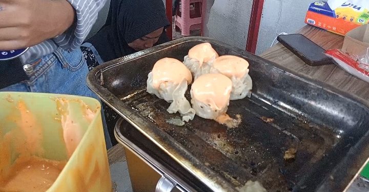 Jajanan Dimsum laris manis di Kota Serang