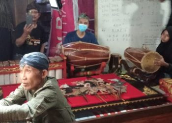 Sambut Harlah Pancasila 1 Juni 2024, MTs Al Hidayah Pondok Lombok Gelar Seni Wayang Kulit