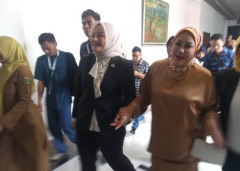 Ratu Atut Chosiyah muncul di Pelantikan anggota DPRD Banten
