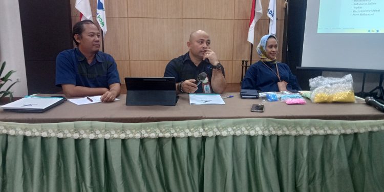 Penjualan obat ilegal di apotek Gama