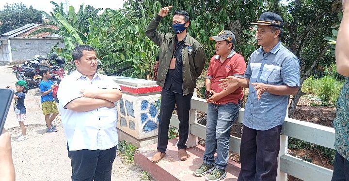 Aliran Sungai Calingcing tertimbun Tanah merah Proyek