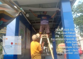 Halte di depan Kampus Untirta Pakupatan Serang rusak