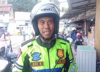 Akses menuju Wisata Pantai Anyer-Carita dipadati Kendaraan