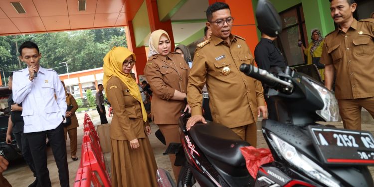 Pelayanan di Samsat Malingping ditinjau Andra Soni