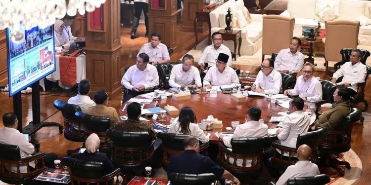 MENTERI DESA PDT DAN PECI HITAM