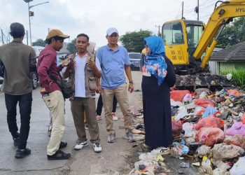 Tumpukan Sampah di Cikande Capai 100 Kubik Per Hari, Petugas Kerahkan Alat Berat untuk Pembersihan