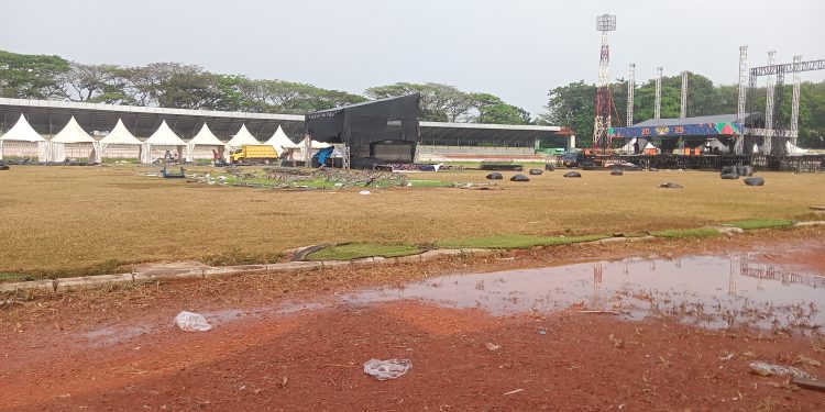 Konser Musik Rusak Rumput Stadion MY Kota Serang