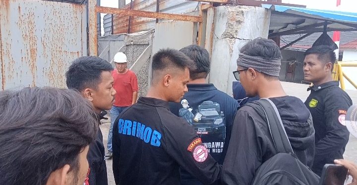 Ormas dan Brimob bersatu lindungi Pabrik Smelter