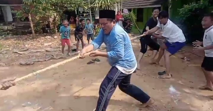 Rayakan HUT RI ke 80 ,Warga Lebak Terminal Berebut Hadiah