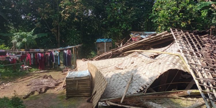 Rumah Warga Miskin di Kecamatan Cibadak Ambruk
