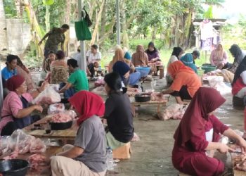 Warga Desa Tambakbaya Keluhkan Bau Menyengat