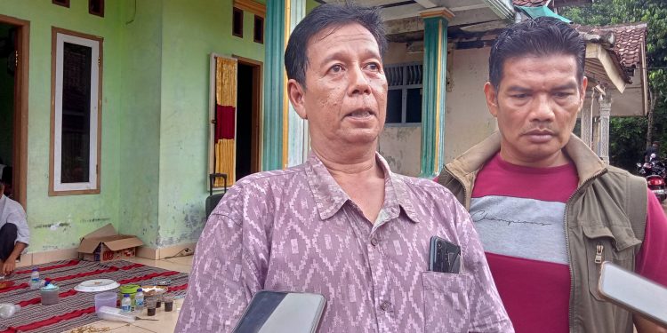 Dana Desa Hilang,Kepala Desa Petir Sampaikan Permohonan Maaf