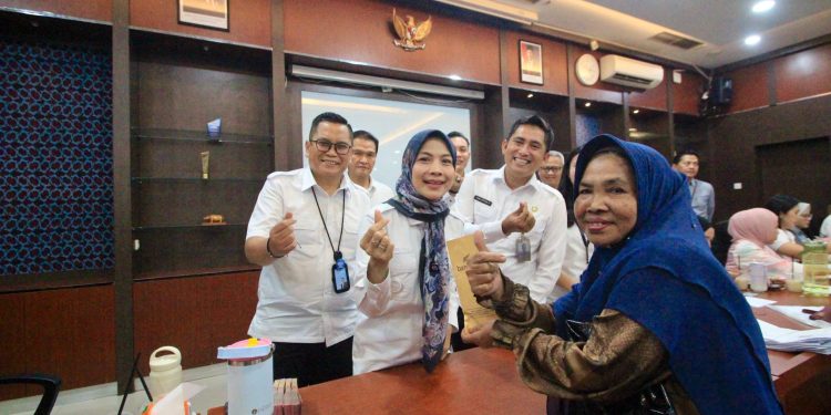 Bupati Serang Perkuat Ekonomi Warga Rentan dengan Bantuan Modal Usaha Produktif
