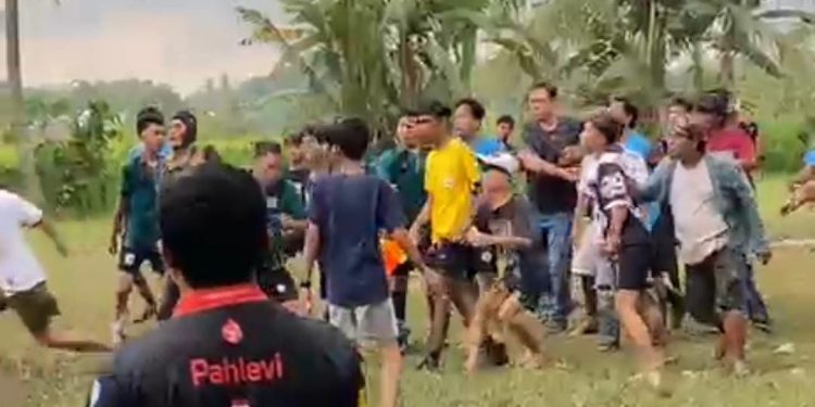 Liga Bola Tarkam Di Tunjungteja Ricuh