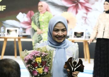 Bupati Serang Mendapat Penghargaan Perempuan Inspiratif