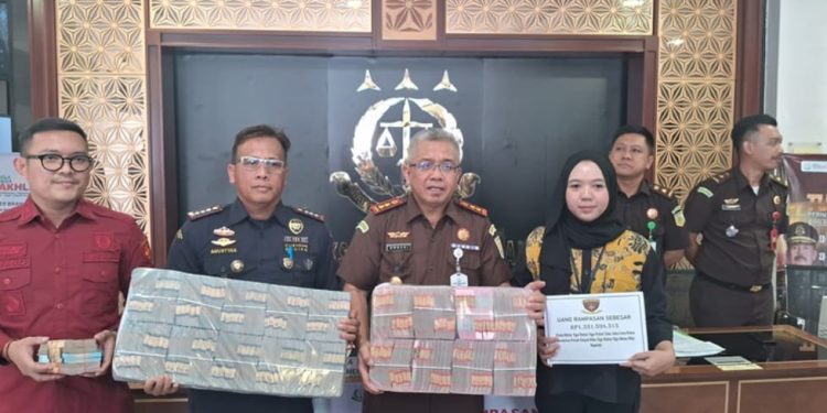 Kejari Lebak Eksekusi 1,3 Miliar Dari Rokok Ilegal