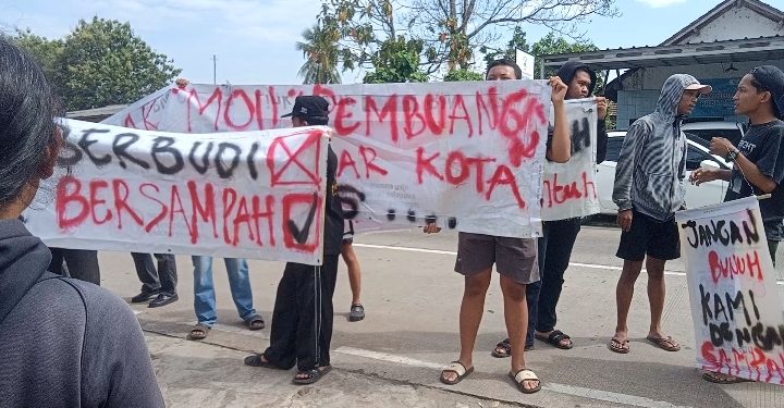 Warga Tolak Sampah Tangsel Dibuang Ke TPAS Cilowong