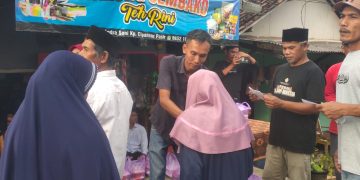 Relawan Andra Soni Bagikan Takjil Di Kabupaten Lebak