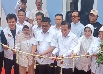 Andra Soni Resmikan Pos Kesehatan Merah Putih Di Kota Serang