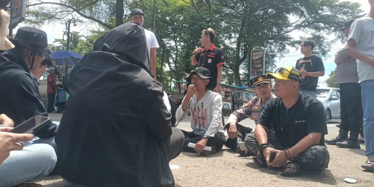 Baru Menjabat,Camat Malingping Didemo Mahasiswa