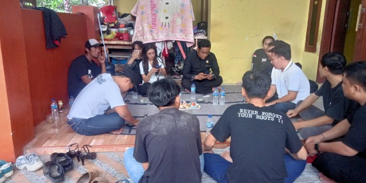 The Jakmania Serang Anggota Viking,Dua Anggota Viking Terluka